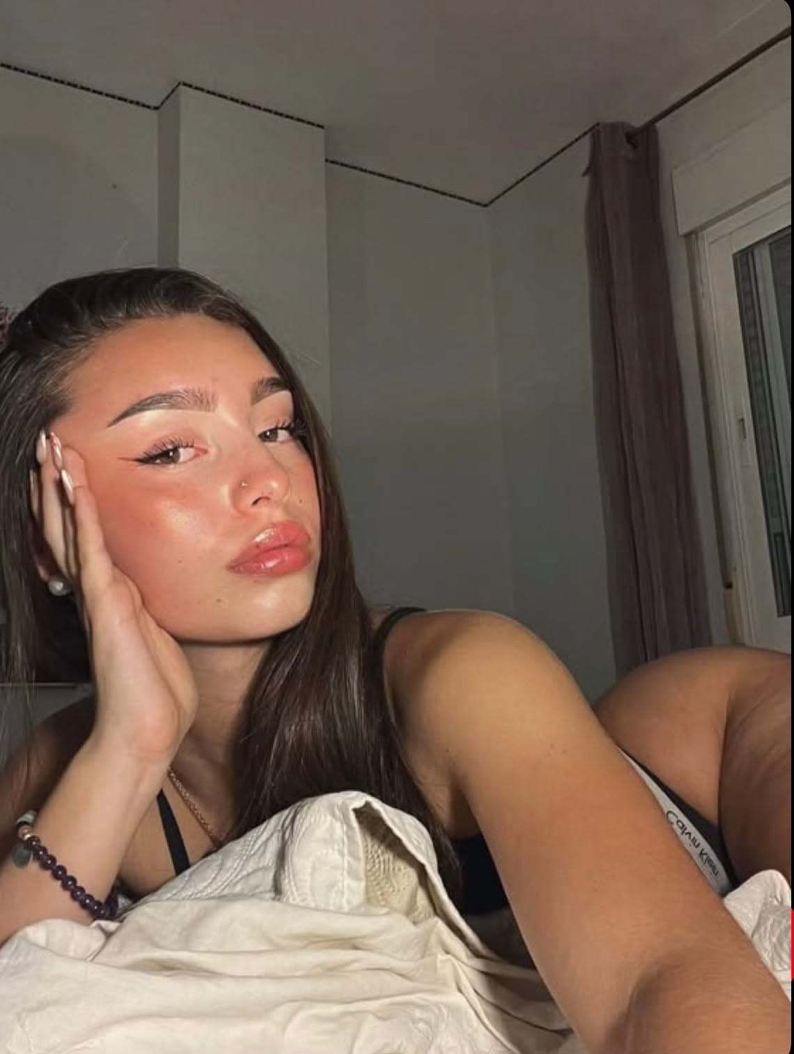 Leyla L. Escort İstanbul - Fotoğraf 1 / 6