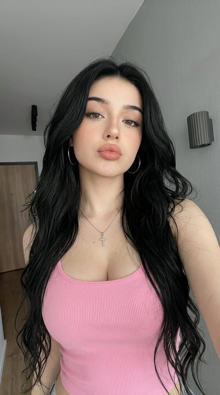 Nina P. Escort İstanbul - Fotoğraf 1 / 4